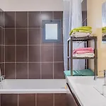 Casa Familiar 3 Quartos * Φουνκάλ